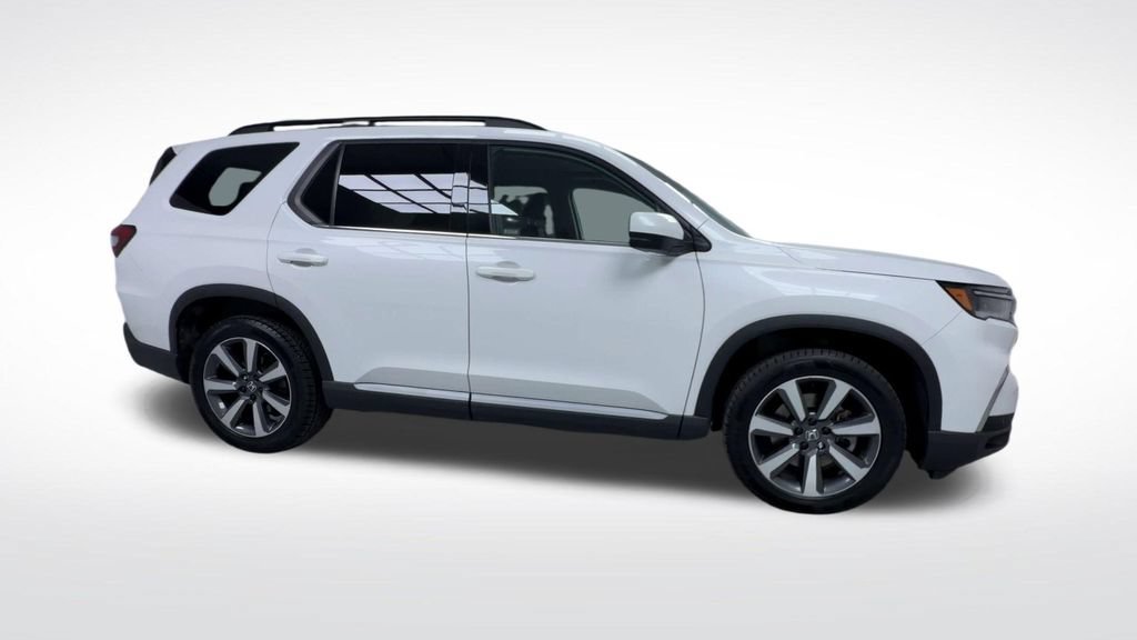 Used 2024 Honda Pilot Touring image 11