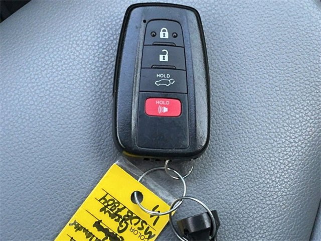 Used 2021 Toyota Highlander XLE image 30