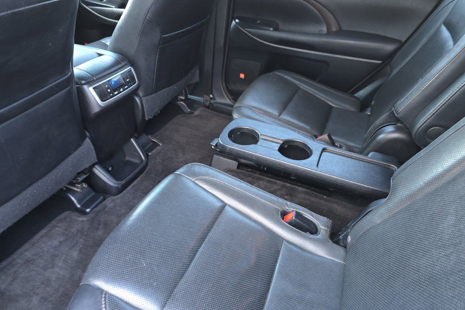 Used 2015 Toyota Highlander Limited w/ Driver Technology Package image 12