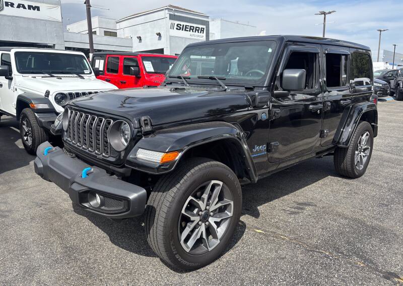 Used 2024 Jeep Wrangler Unlimited w/ Technology Group AWD/4WD image 2