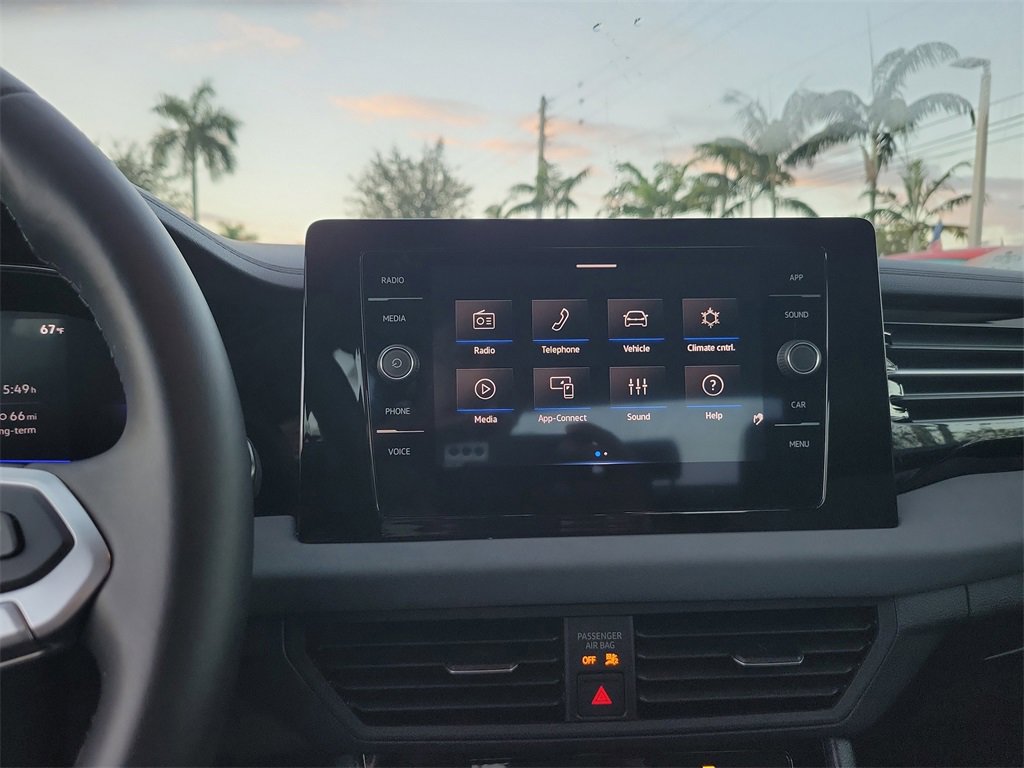 Used 2025 Volkswagen Jetta SE w/ Black Wheel Package image 20