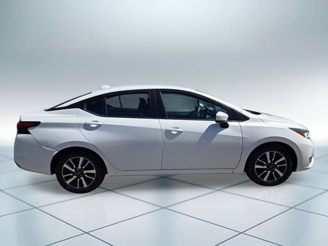 Used 2024 Nissan Versa SV FWD image 3