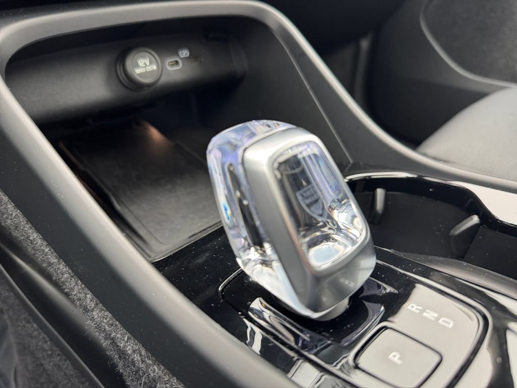 Certified 2026 Volvo XC40 B5 Plus AWD/4WD image 19