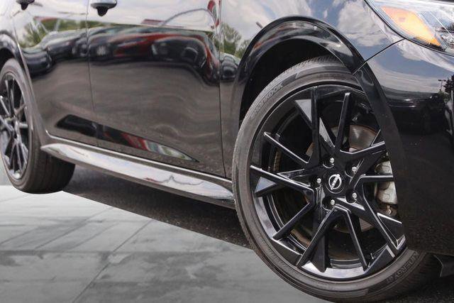 Used 2025 Nissan Sentra SR w/ Midnight Edition FWD image 3