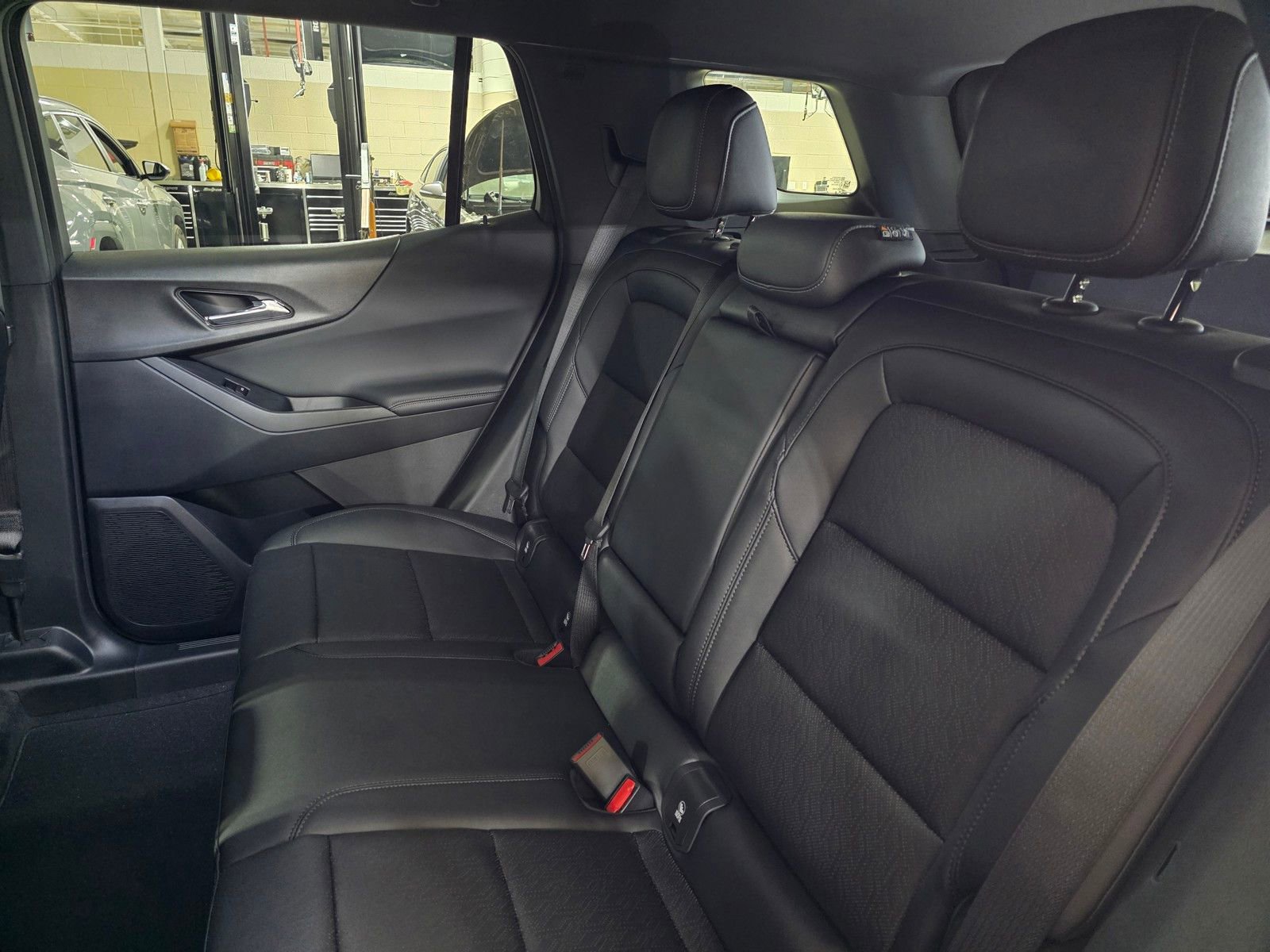 New 2026 Chevrolet Equinox LT w/ Convenience Package II AWD/4WD image 14