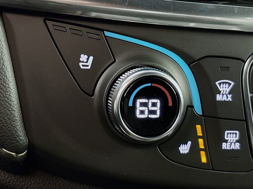 Used 2023 Chevrolet Traverse Premier image 23