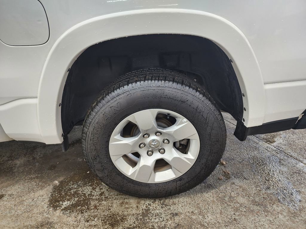 Used 2025 RAM 1500 Big Horn AWD/4WD image 40