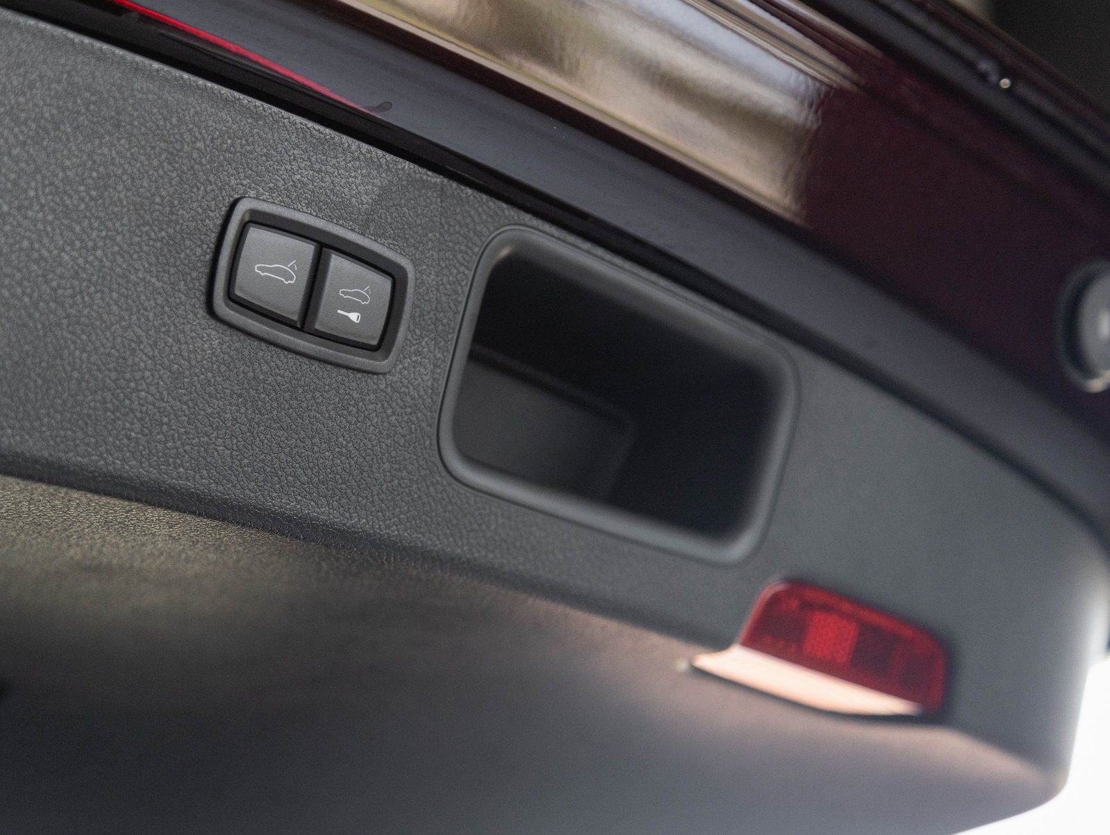 Certified 2026 Porsche Macan AWD/4WD image 30