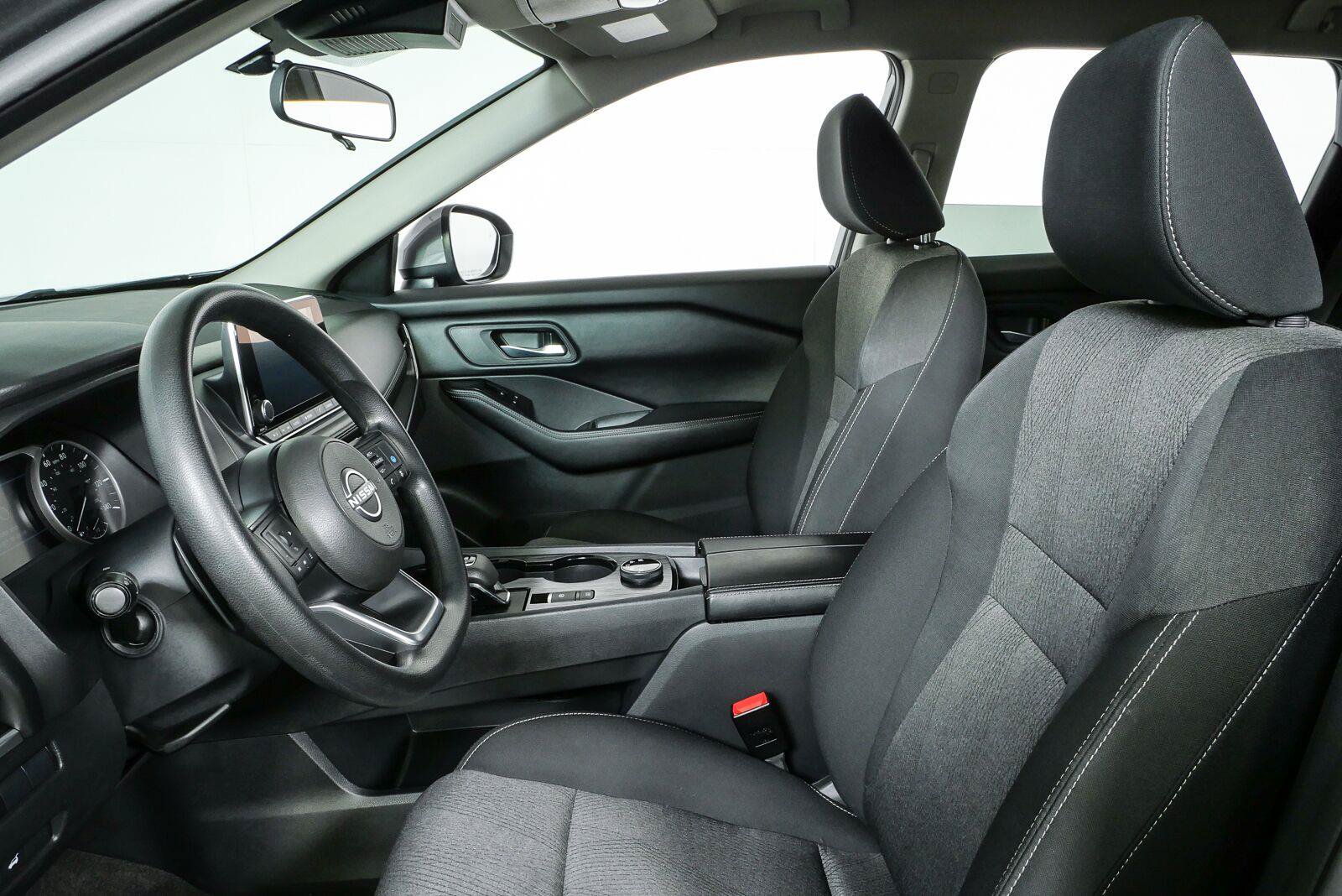 Used 2024 Nissan Rogue SV AWD/4WD image 5