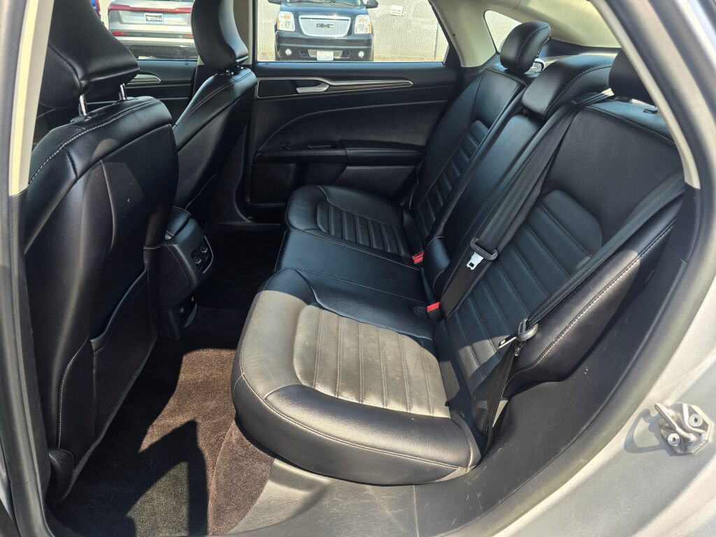 Used 2017 Ford Fusion Energi SE FWD image 17