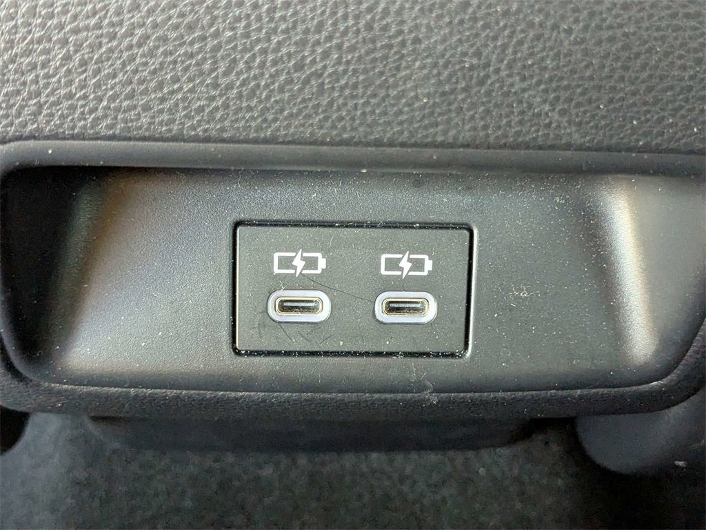 Used 2025 Toyota Corolla LE image 13