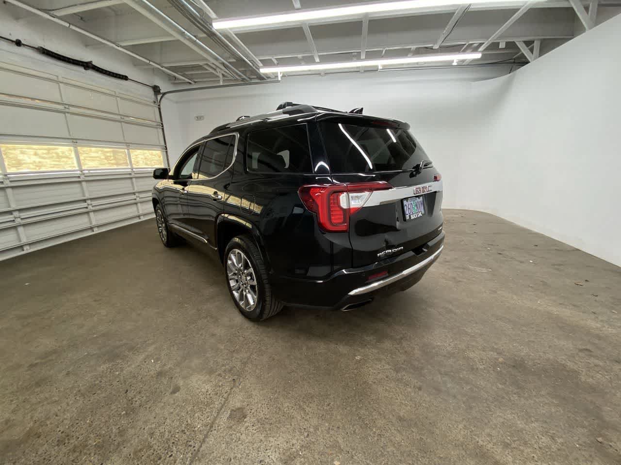 Used 2022 GMC Acadia Denali w/ Denali Ultimate Package AWD/4WD image 4