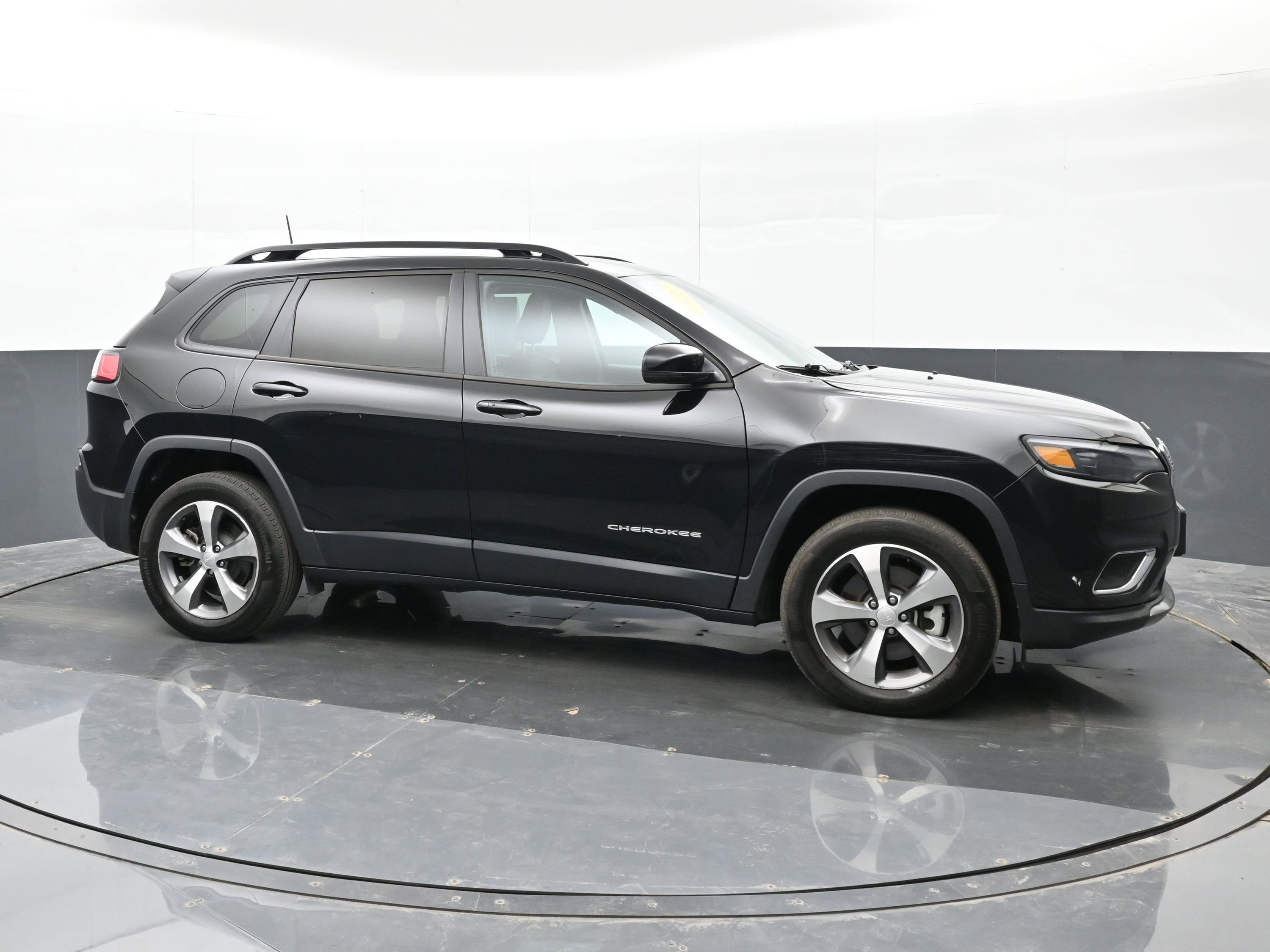 Used 2022 Jeep Cherokee Limited image 5