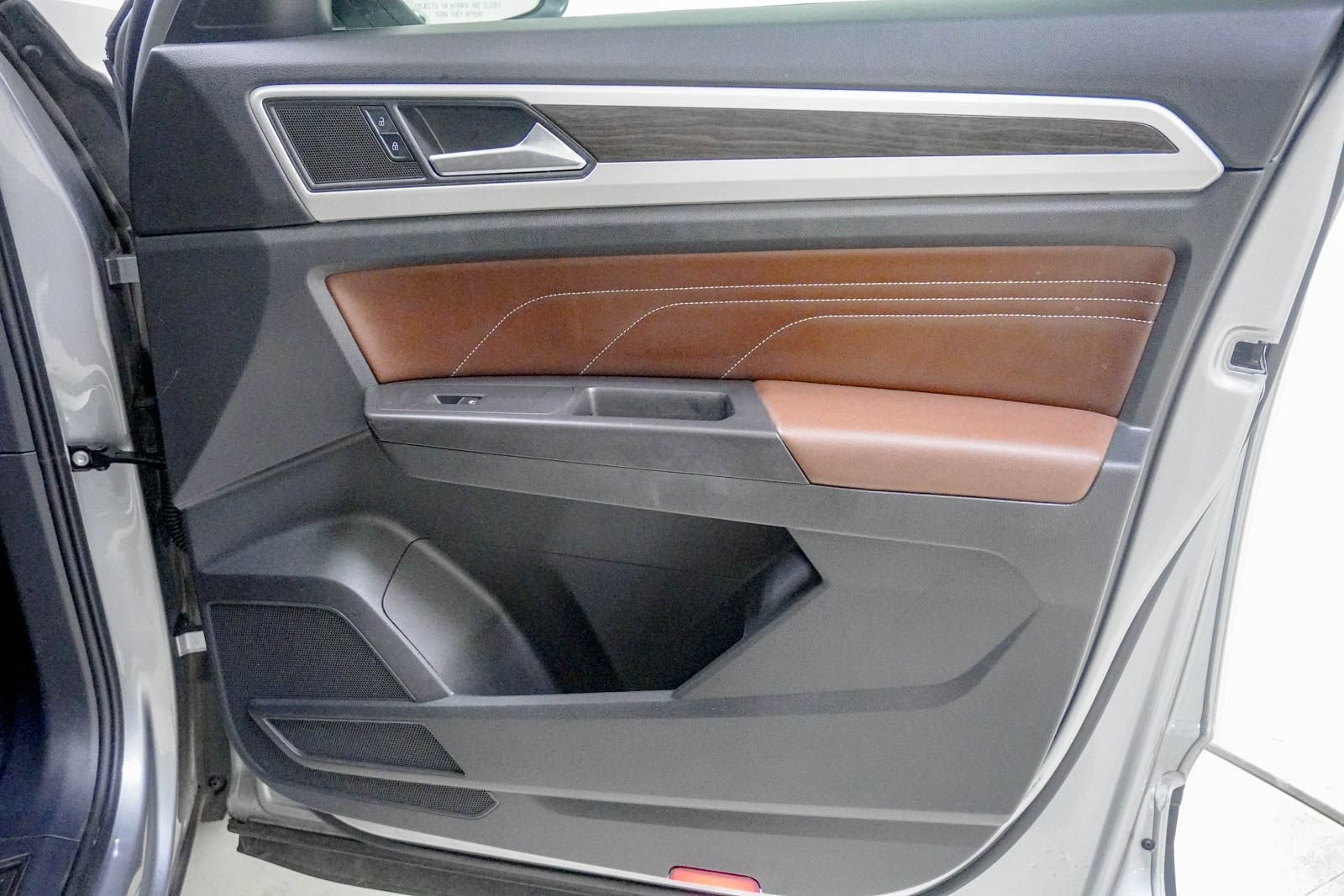 Used 2023 Volkswagen Atlas SE w/ Panoramic Sunroof Package AWD/4WD image 31