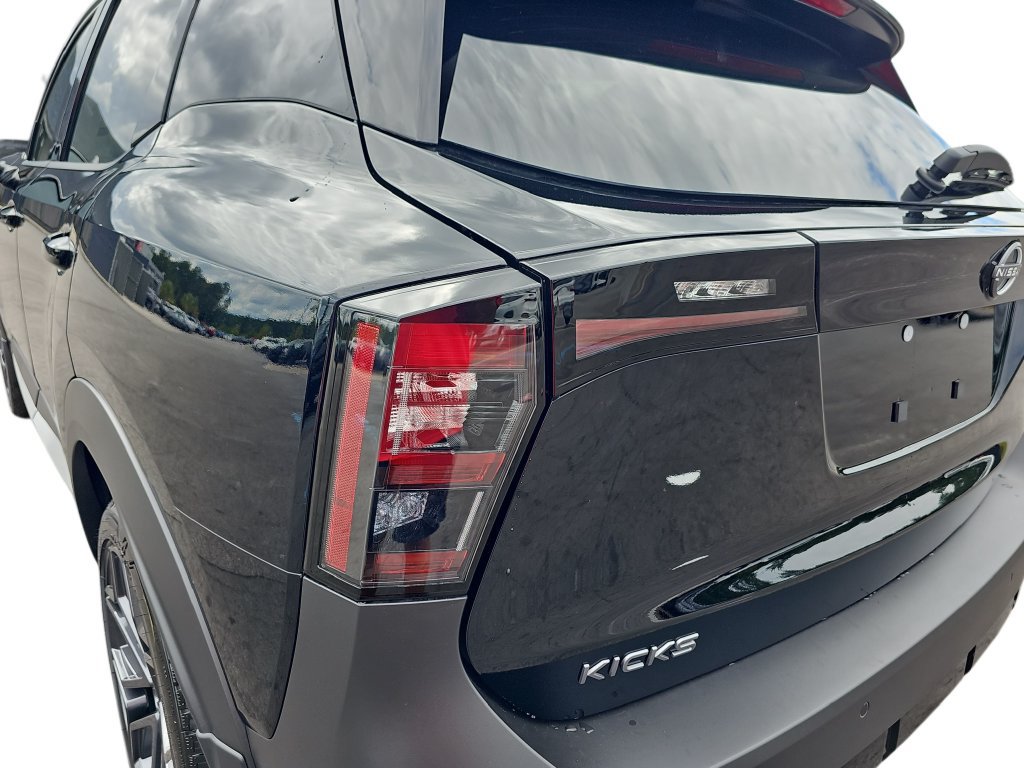 New 2027 Nissan Kicks SR w/ SR Premium Package FWD image 34