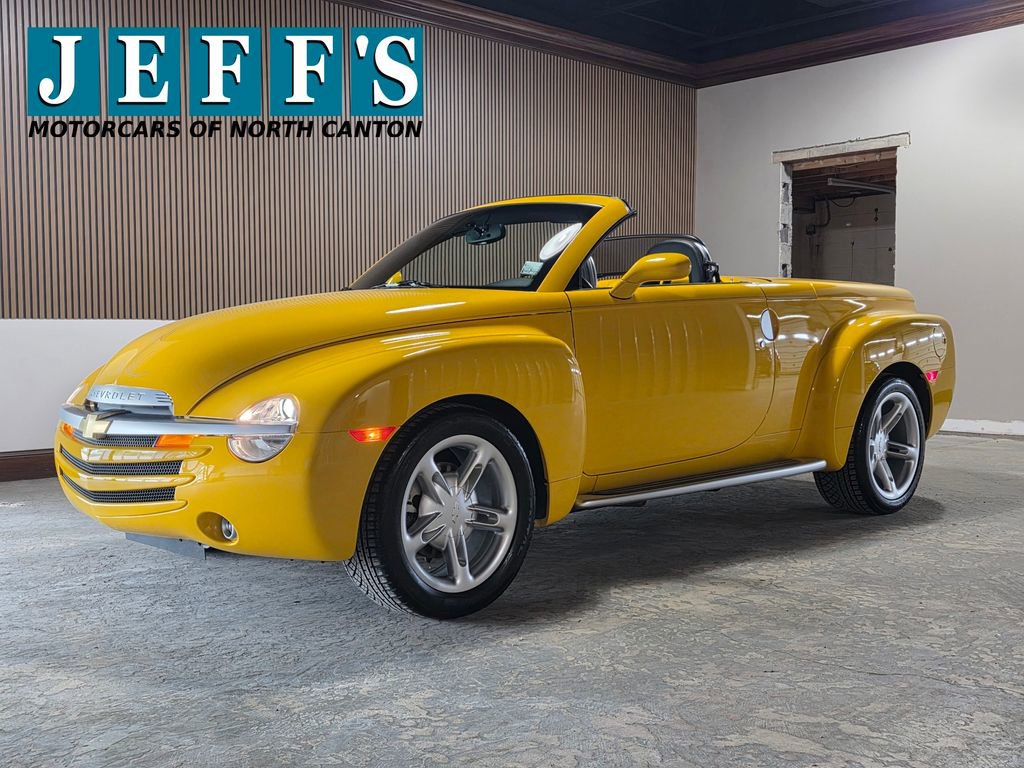 Used 2004 Chevrolet SSR w/ Preferred Equipment Group RWD image 1