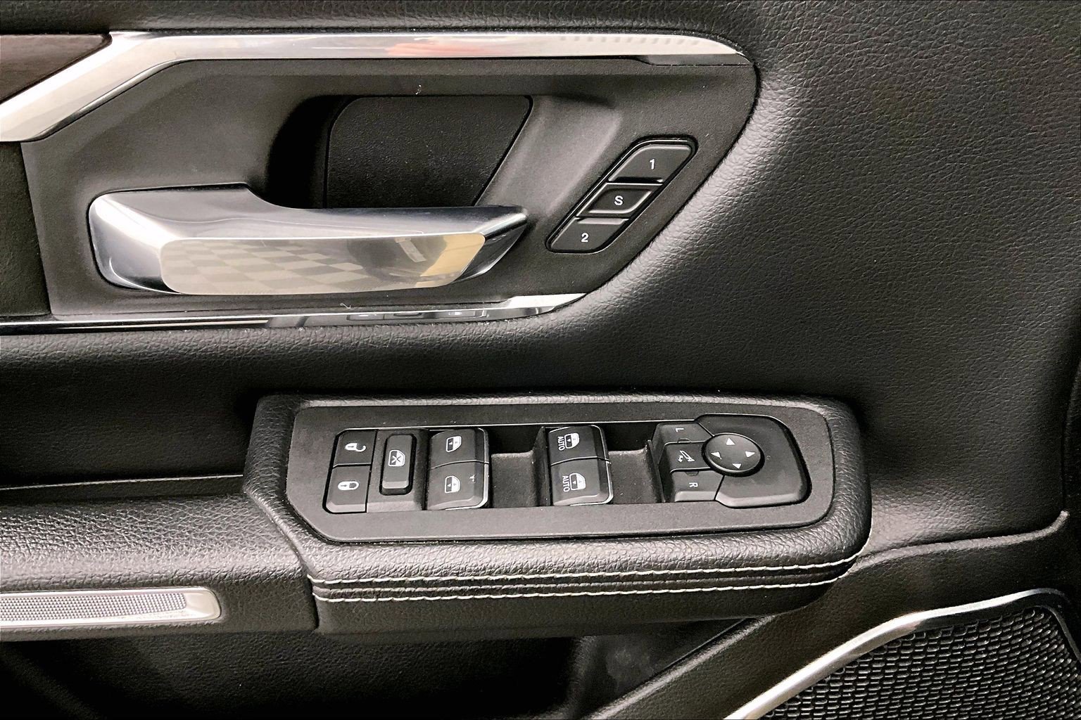 Used 2025 RAM 1500 Laramie AWD/4WD image 29