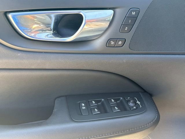 Used 2025 Volvo V60 B5 Cross Country Plus AWD/4WD image 28