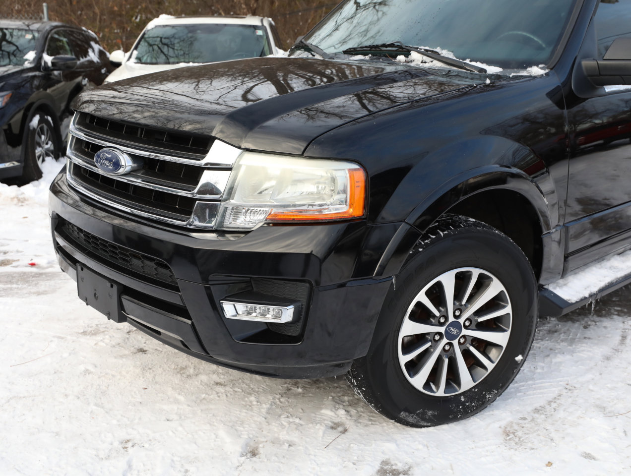 Used 2016 Ford Expedition EL XLT image 2