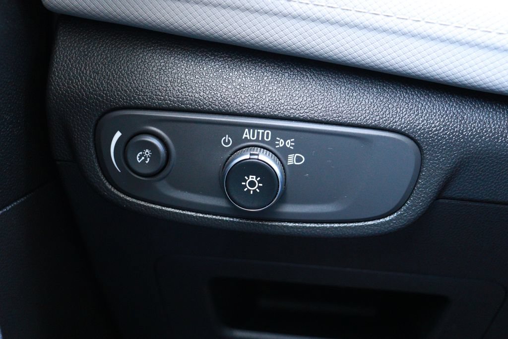 Used 2025 Chevrolet TrailBlazer LT FWD image 25