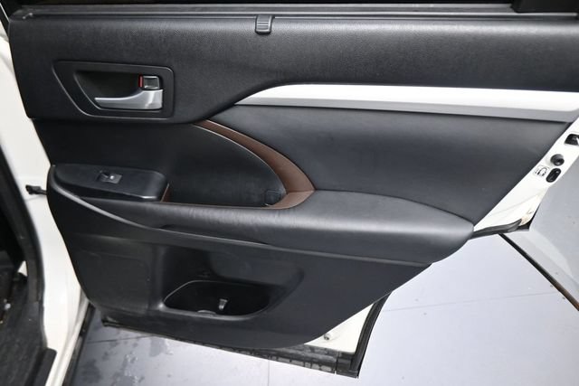 Used 2015 Toyota Highlander XLE AWD/4WD image 15