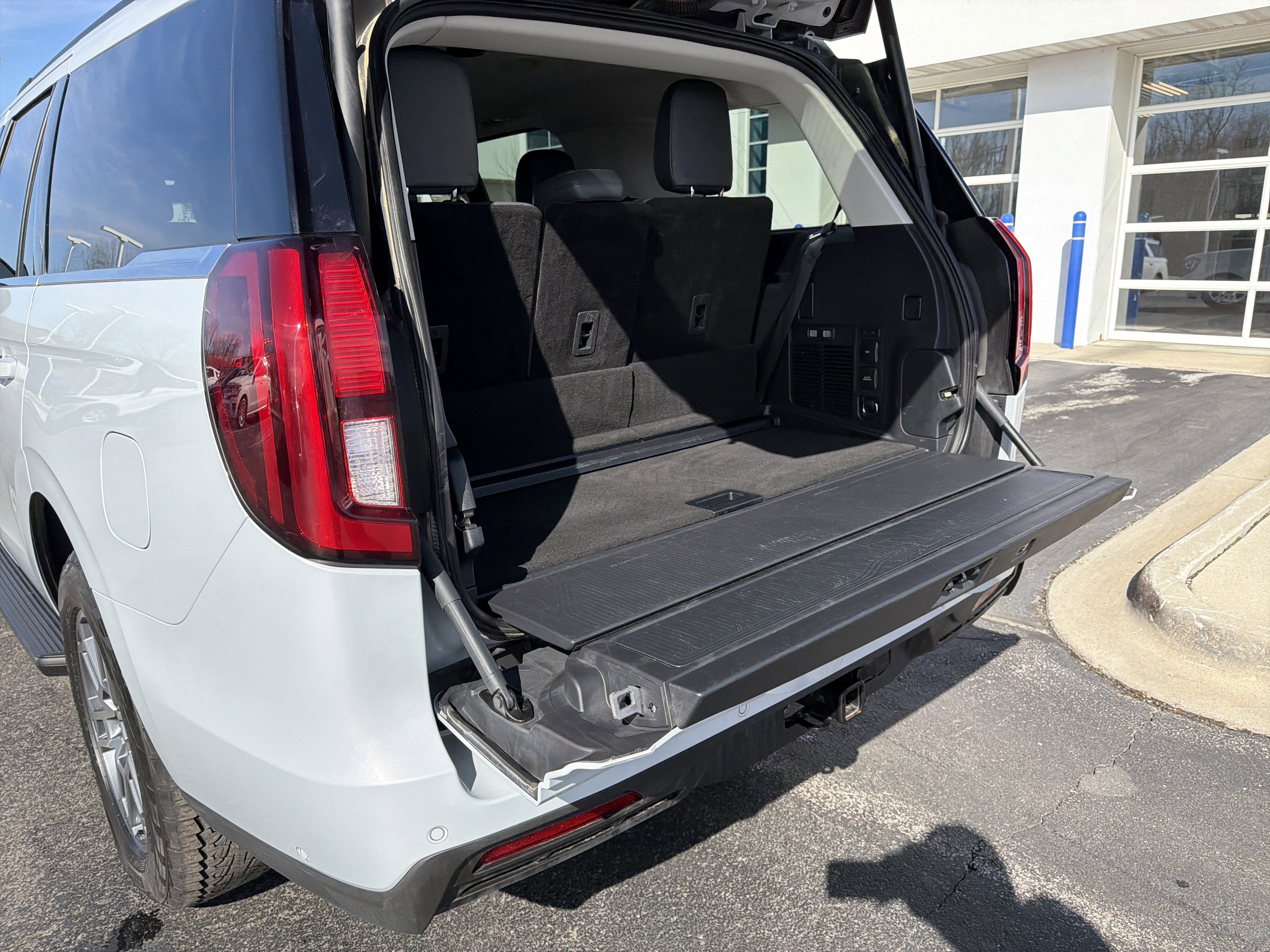 Certified 2025 Ford Expedition Active AWD/4WD image 15