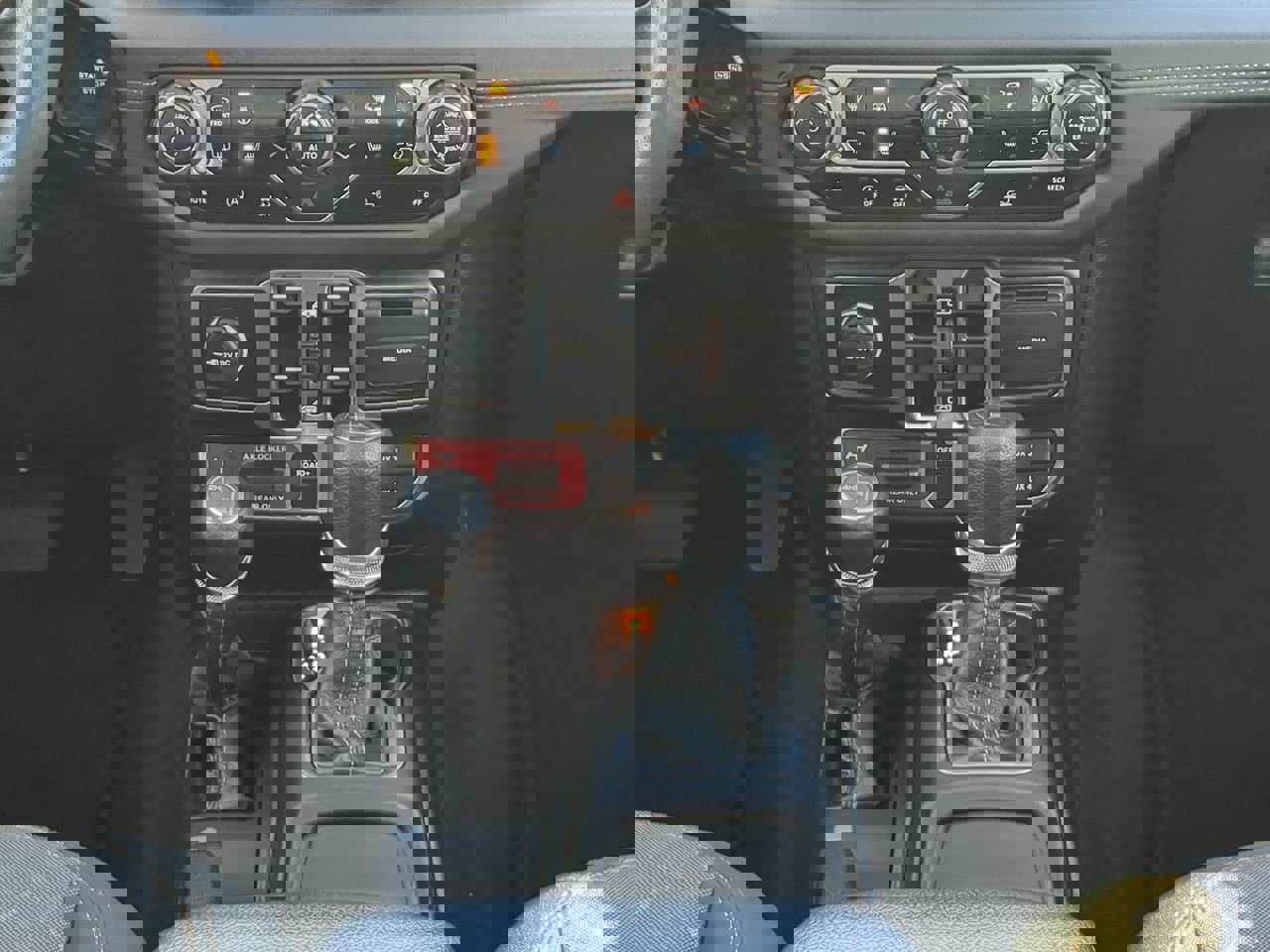 Used 2024 Jeep Gladiator Mojave w/ Technology Group image 17