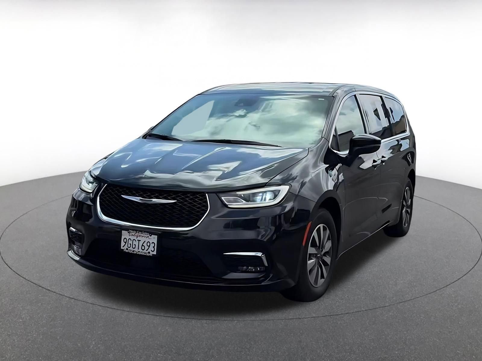 Used 2023 Chrysler Pacifica Touring-L image 7