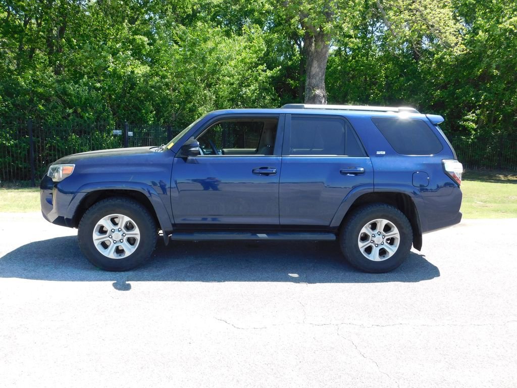 Used 2020 Toyota 4Runner SR5 Premium w/ Moonroof Package AWD/4WD image 2