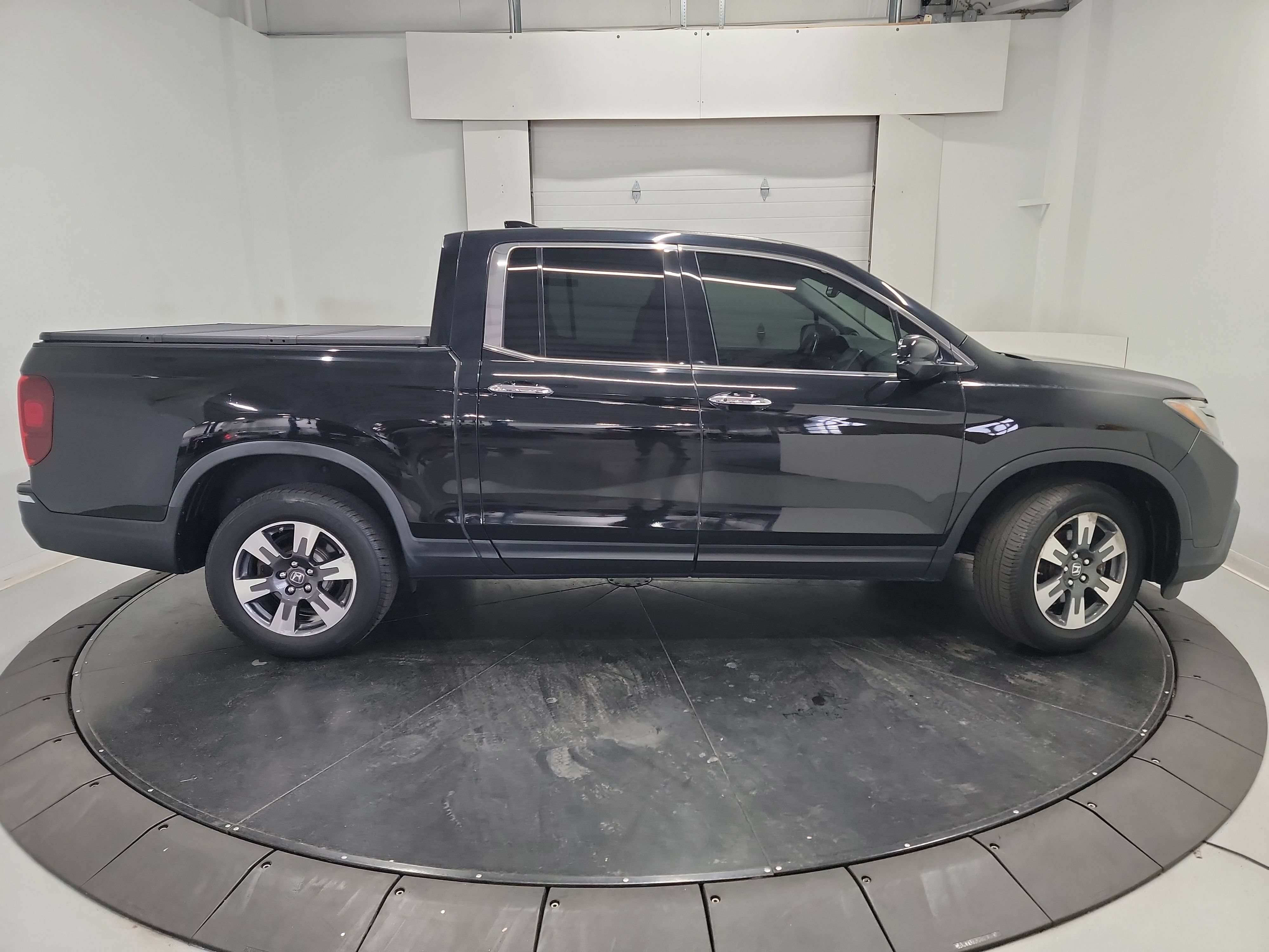 Used 2017 Honda Ridgeline RTL-E image 11