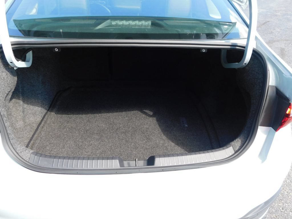 Used 2025 Volkswagen Jetta SE FWD image 22