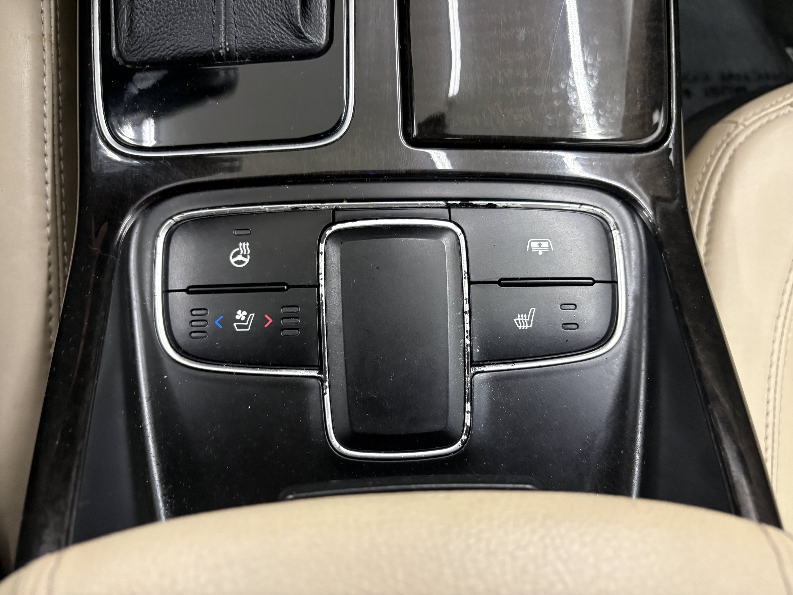Used 2014 Kia Cadenza Premium w/ Luxury Package FWD image 30