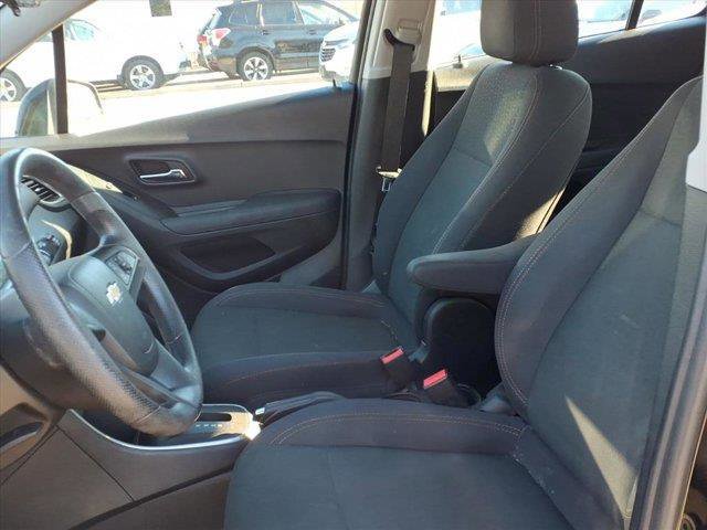 Used 2018 Chevrolet Trax LS FWD image 17