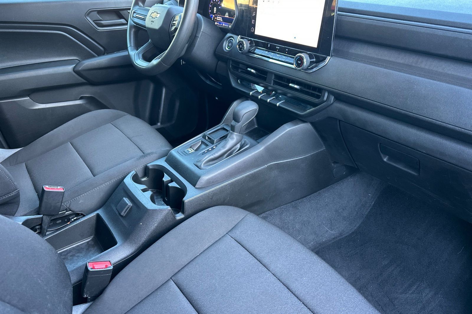 Used 2024 Chevrolet Colorado W/T image 15