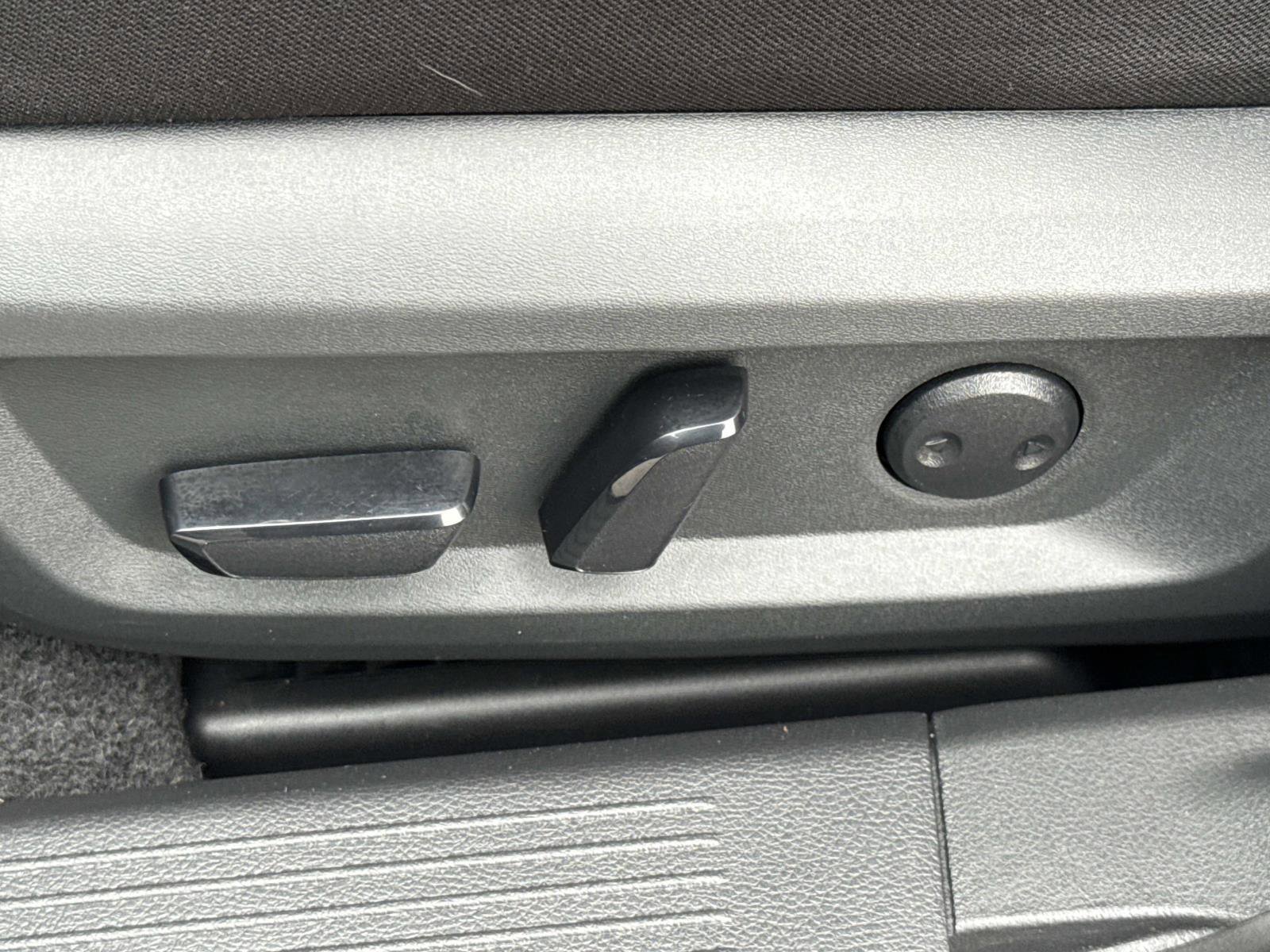 Used 2023 Nissan Rogue SV image 15