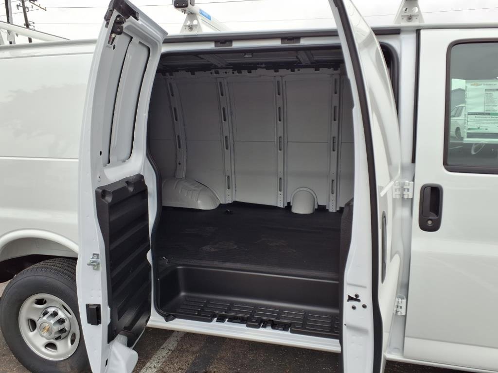 New 2025 Chevrolet Express 2500 Work Van w/ Driver Convenience Package image 8