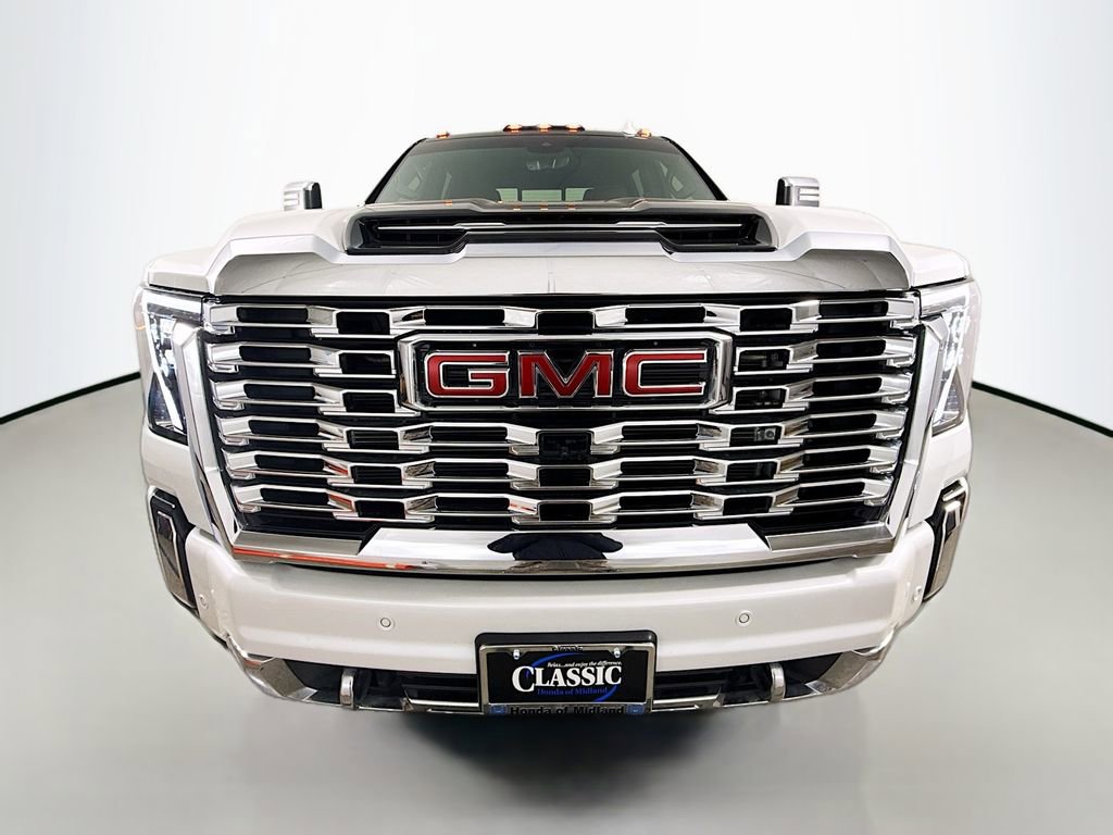 Used 2025 GMC Sierra 3500 Denali w/ Technology Package image 2