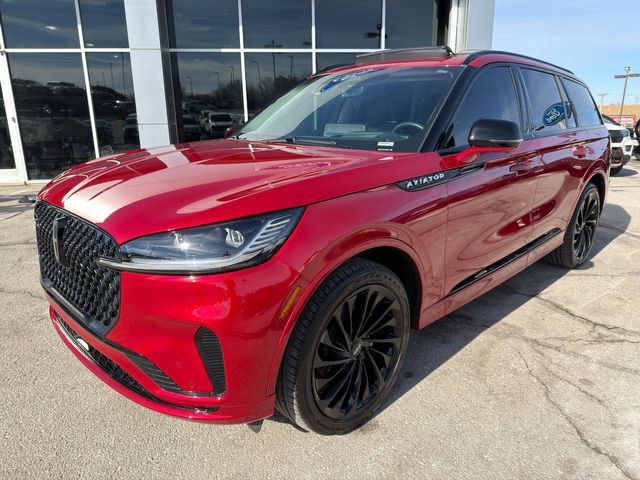 Used 2025 Lincoln Aviator Reserve w/ Equipment Group 201A AWD/4WD image 3