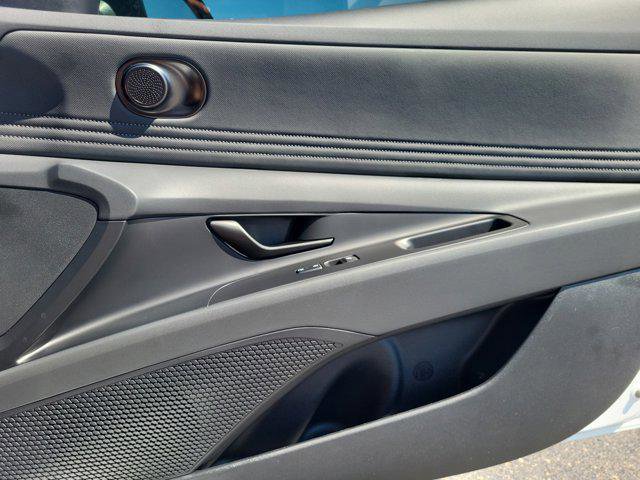 New 2025 Hyundai Elantra SEL FWD image 16