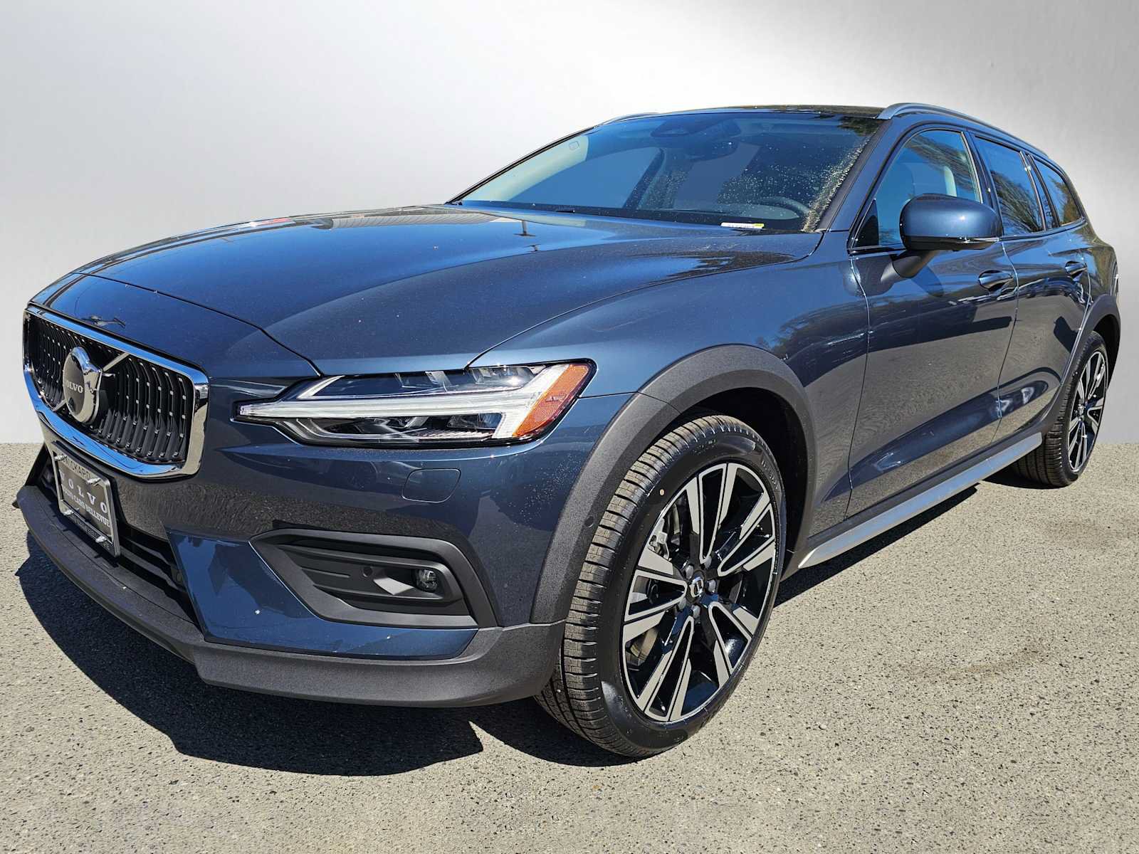New 2026 Volvo V60 B5 Cross Country Ultra w/ Climate Package AWD/4WD image 7