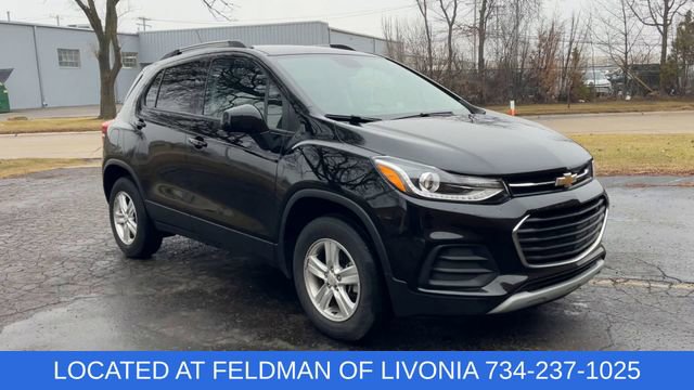 Certified 2022 Chevrolet Trax LT w/ LT Convenience Package image 2