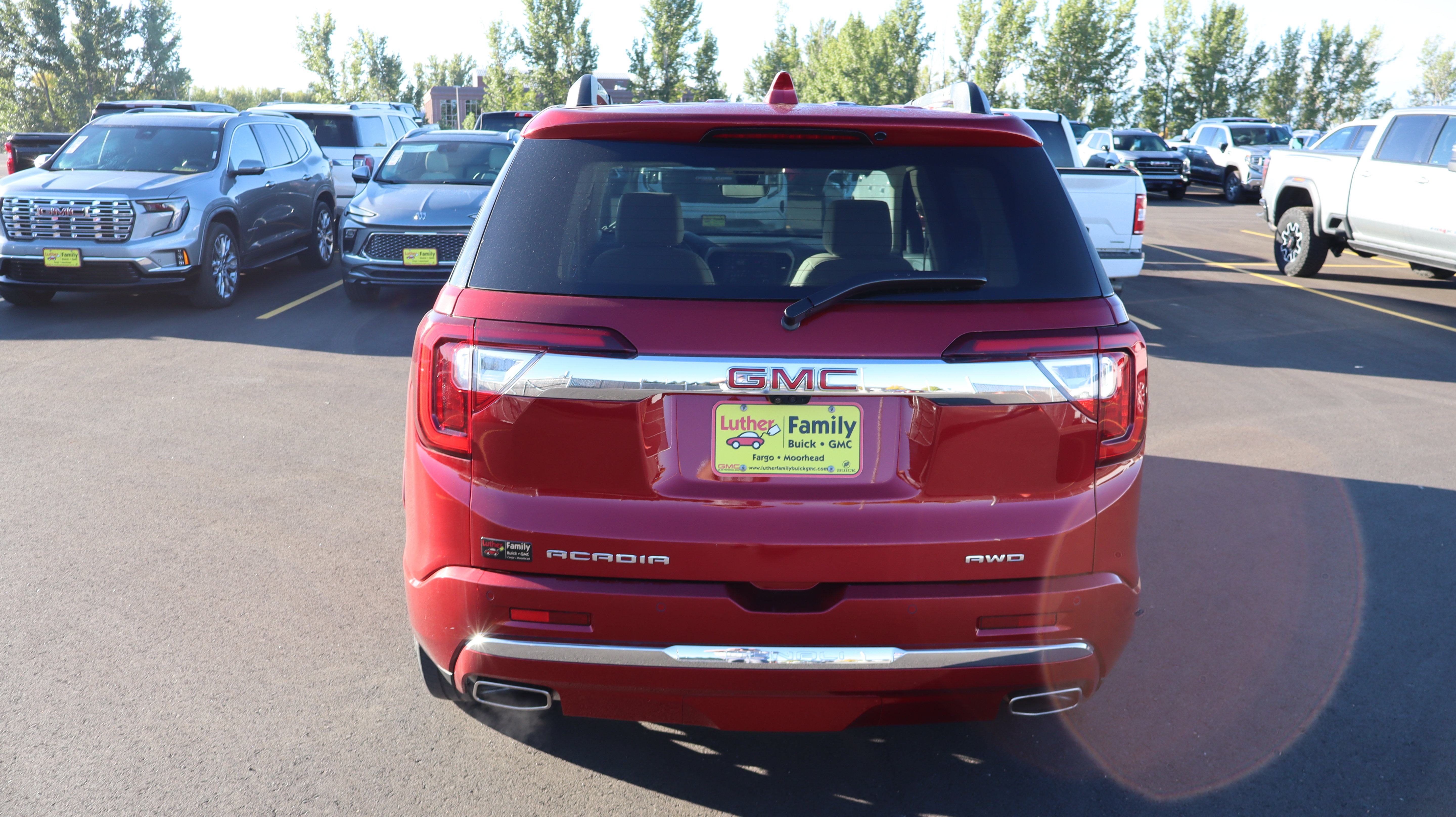 Used 2023 GMC Acadia Denali w/ Denali Ultimate Package AWD/4WD image 6