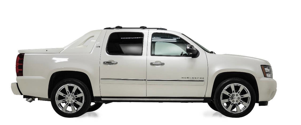 Used 2012 Chevrolet Avalanche LTZ image 5
