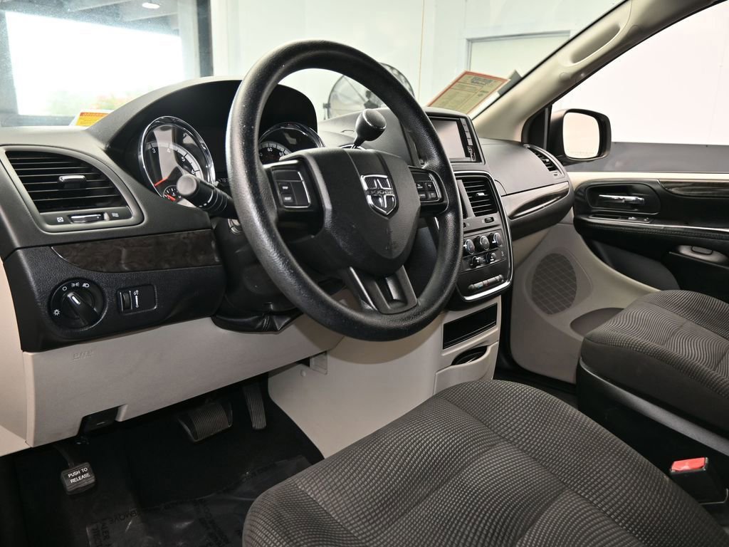 Used 2020 Dodge Grand Caravan SE image 12