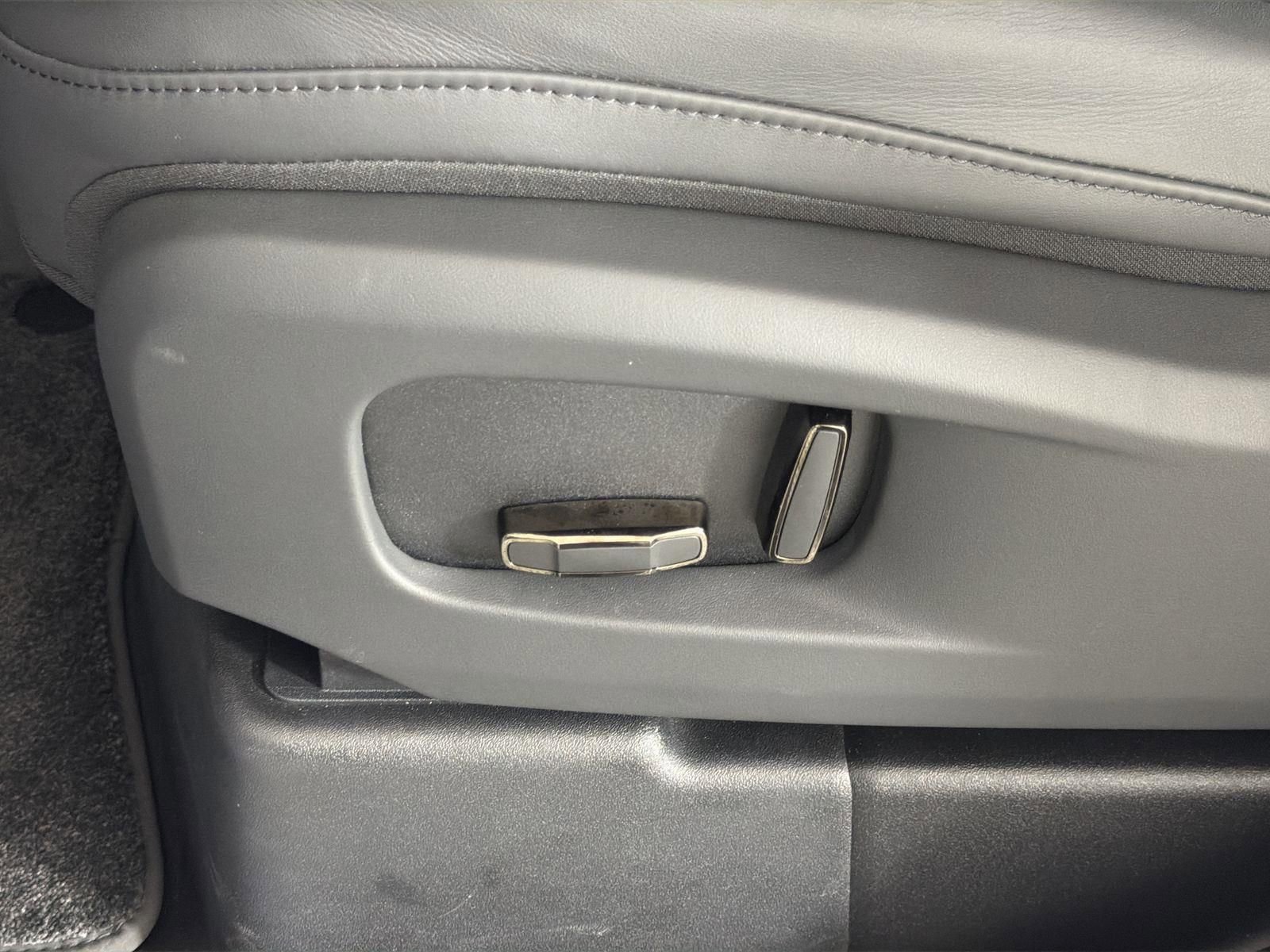 New 2026 Land Rover Defender 110 OCTA image 23