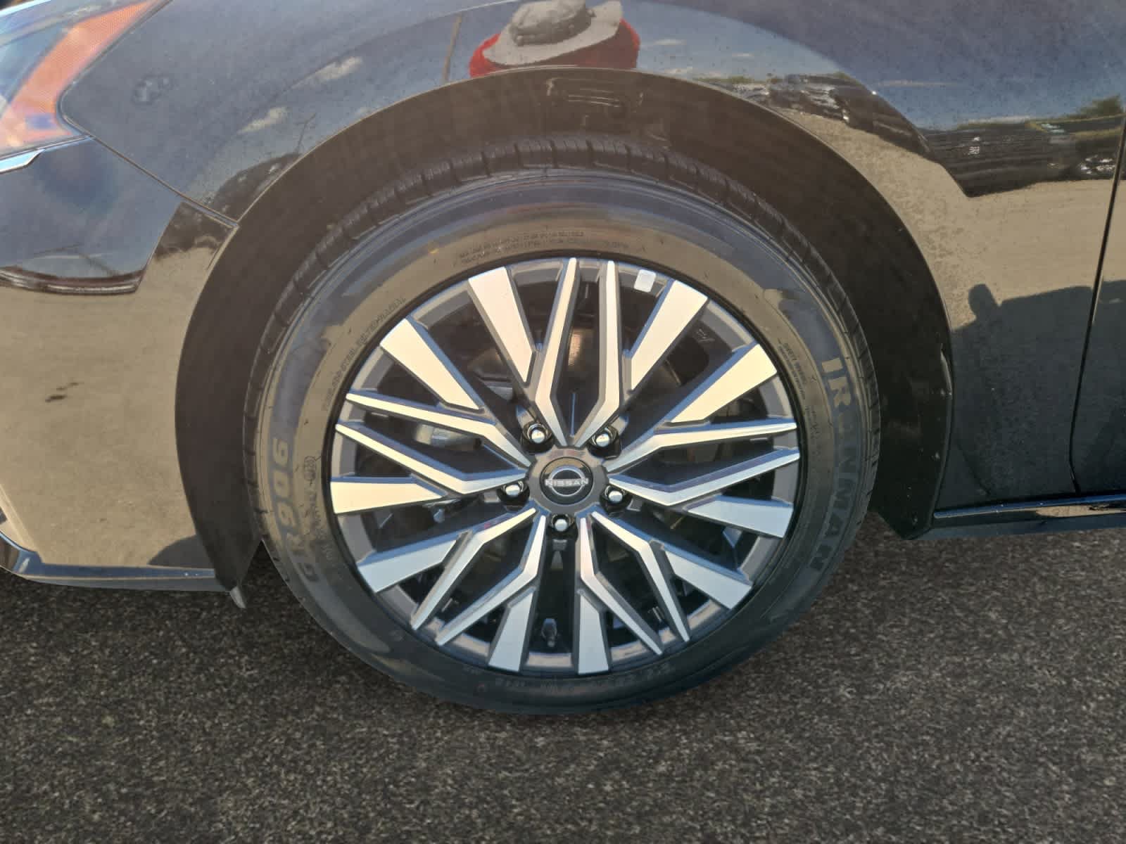 Used 2025 Nissan Altima 2.5 SV FWD image 14