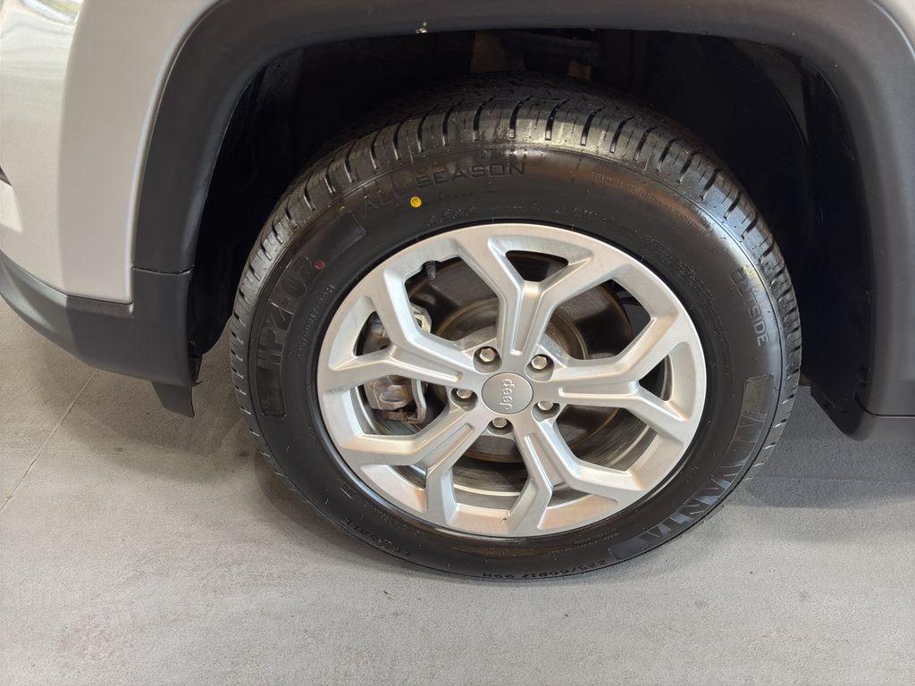 Used 2024 Jeep Compass Latitude AWD/4WD image 9