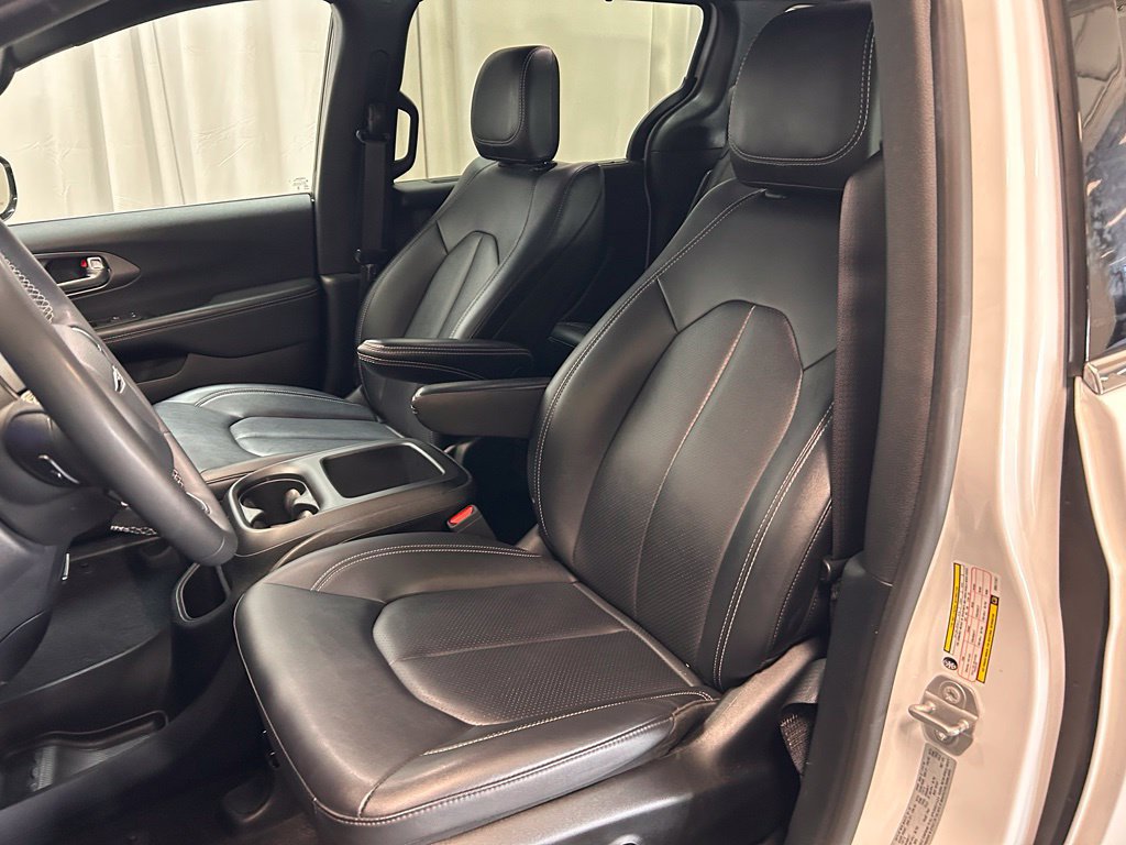 Used 2025 Chrysler Pacifica Select FWD image 7