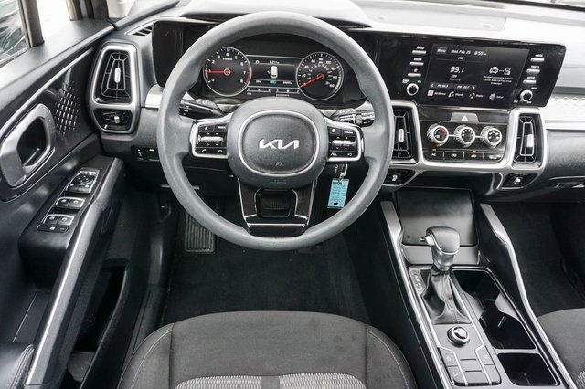 Used 2022 Kia Sorento LX image 16