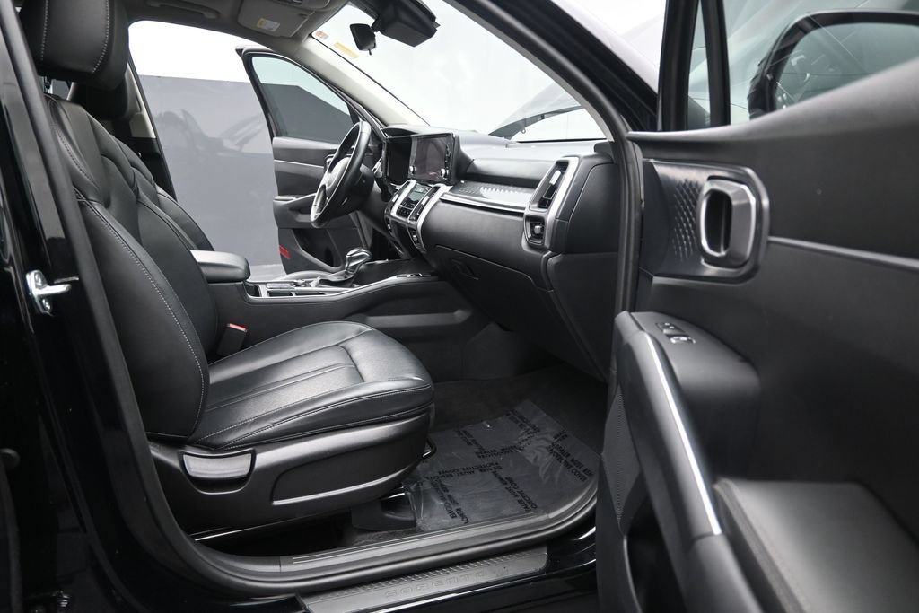Used 2023 Kia Sorento S w/ Panoramic Sunroof Package FWD image 16